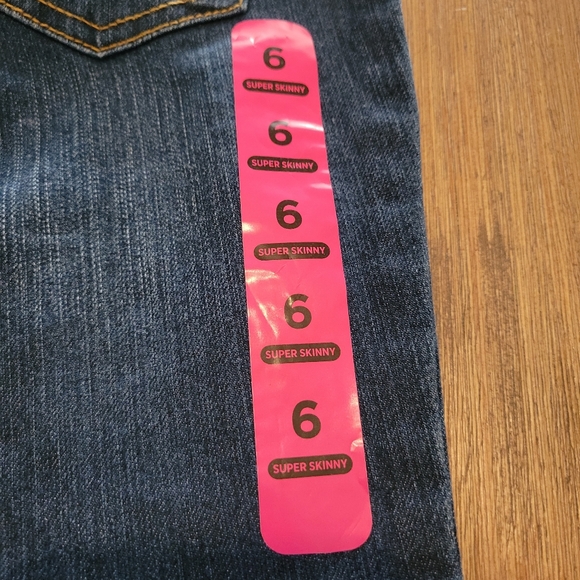 Children's Place Skinny Jeans, size 6 - Picture 5 of 6